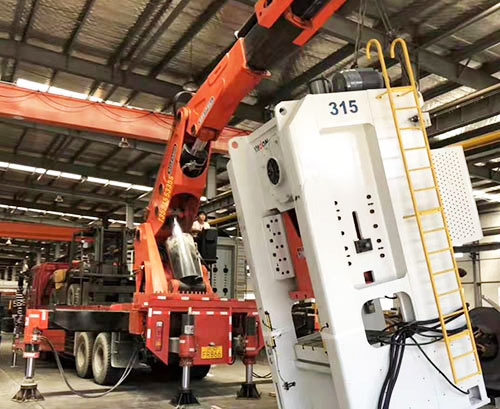 平原附近随车吊出租，轻松解决运输难题