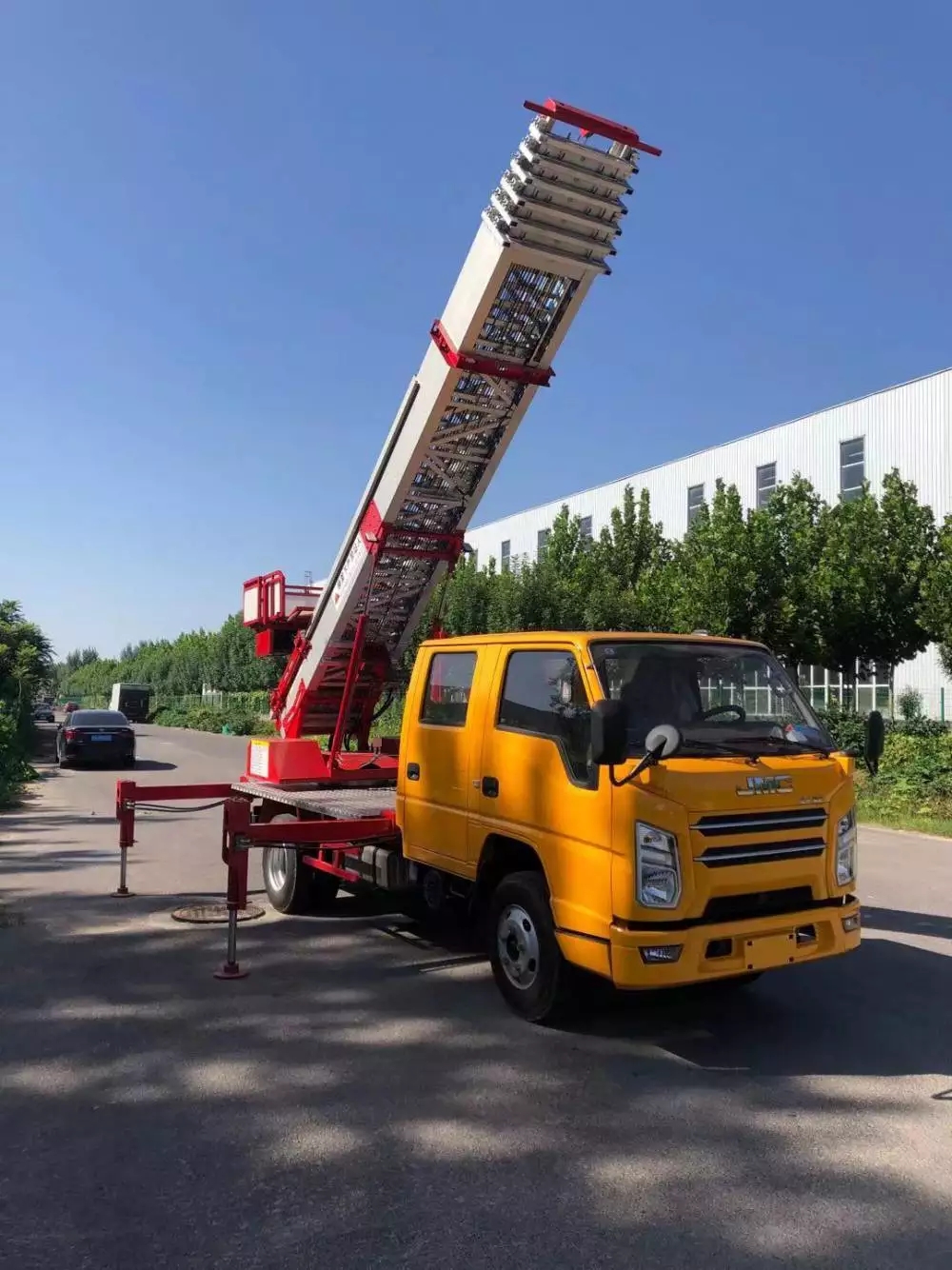 平原附近的云梯车出租服务：轻松解决高空作业需求