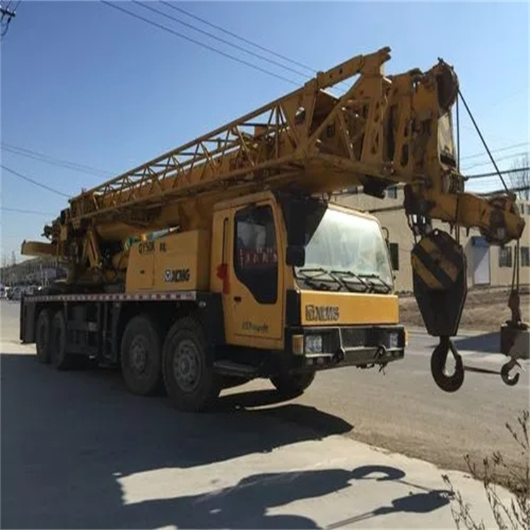 平原吊车吊挖机吊哪里比较安全